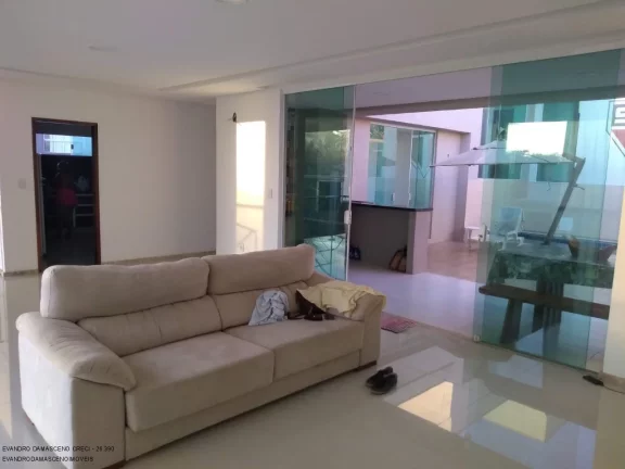 Imagem Casa em Condomínio de Luxo para Locação em Camaçari-BA, 3 Quartos, 3 Suítes, 2 Salas, 2 Banheiros, 4 Vagas, 280m².