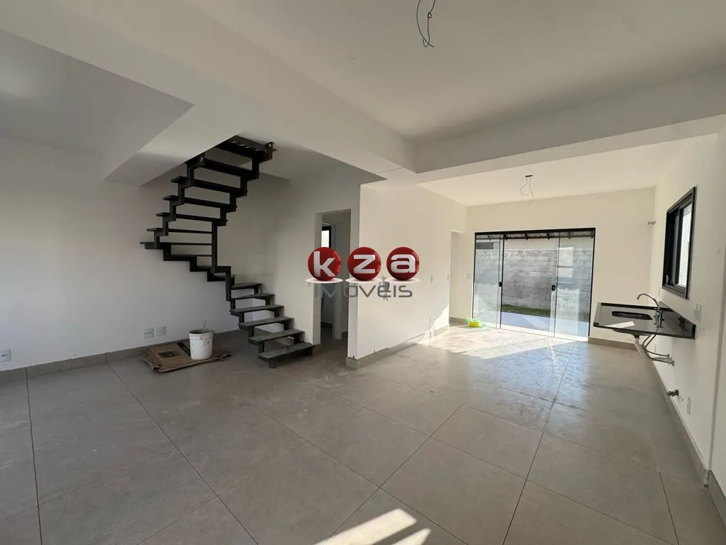 Imagem Casa para Venda em Valinhos-SP, Condomínio Villa Spadaccia: 3 Quartos, 1 Suíte, 2 Salas, 2 Banheiros, 2 Vagas, 121m².
