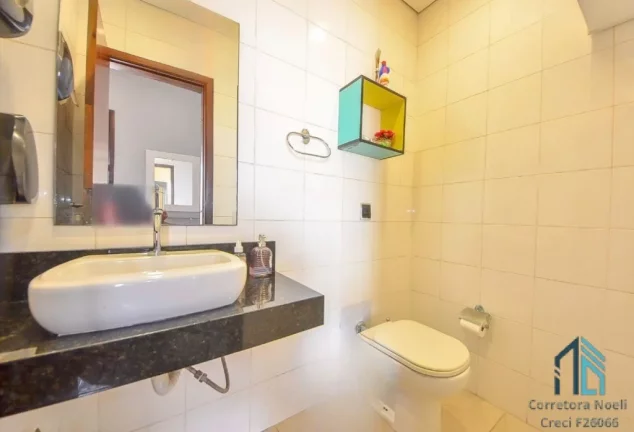 Imagem Casa com edícula a venda, 04 quartos sendo 02 suítes, no Bairro Guabirotuba em Curitiba PR