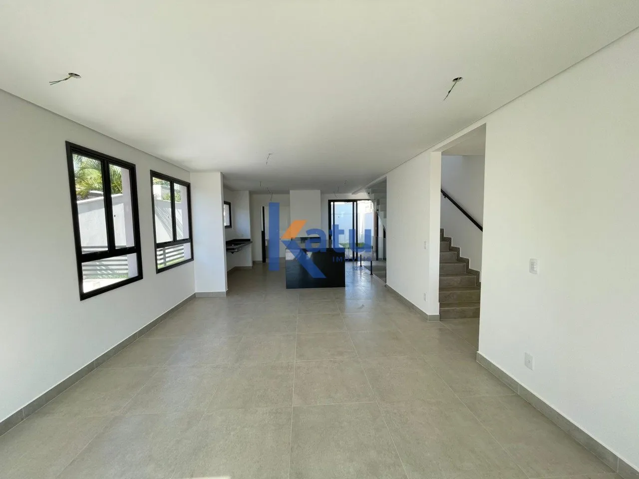 Imagem CASA PARA VENDA NO CONDOMÍNIO RESERVA DA ERMIDA EM JUNDIAÍ/SP

Término de Construção

O imóvel...