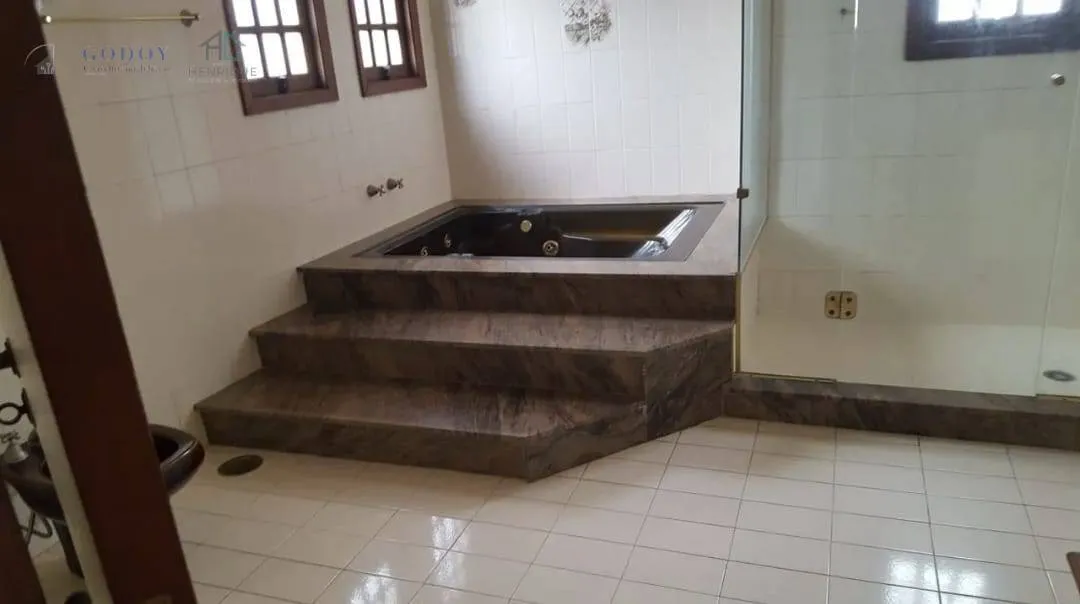 Imagem Casa Espaçosa com Piscina, Salão de Festas e Área Gourmet
