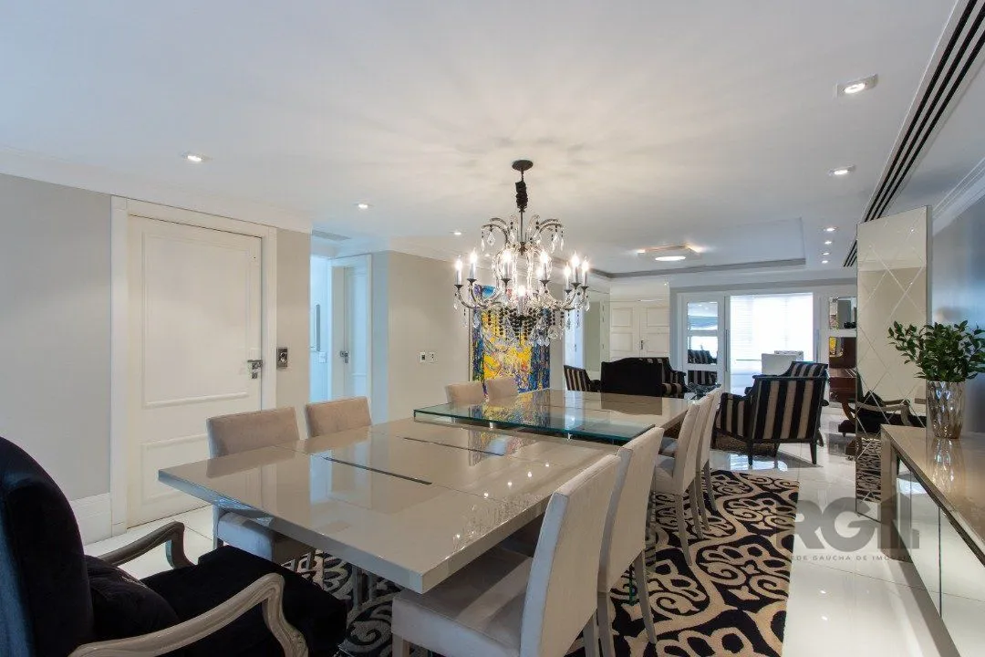 Imagem Casa em condominio, mobiliada com 741m² privativos , com 3 suítes- master