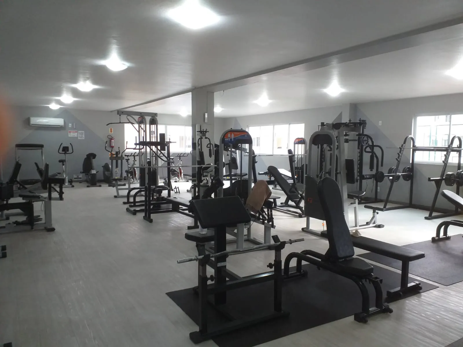 Imagem Apartamento semi-mobiliado à venda próximo às praias de Canasvieiras