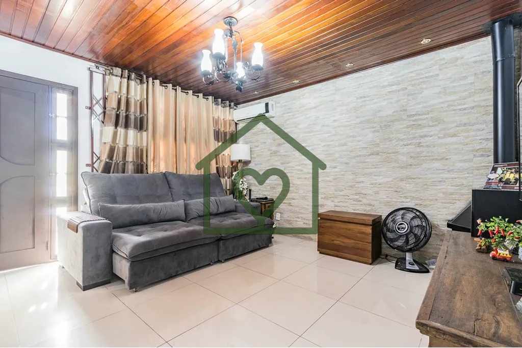 Imagem Casa com 180m2 de área construída em terreno amplo no bairro Parque Santa Fé, Porto Alegre, com 3...