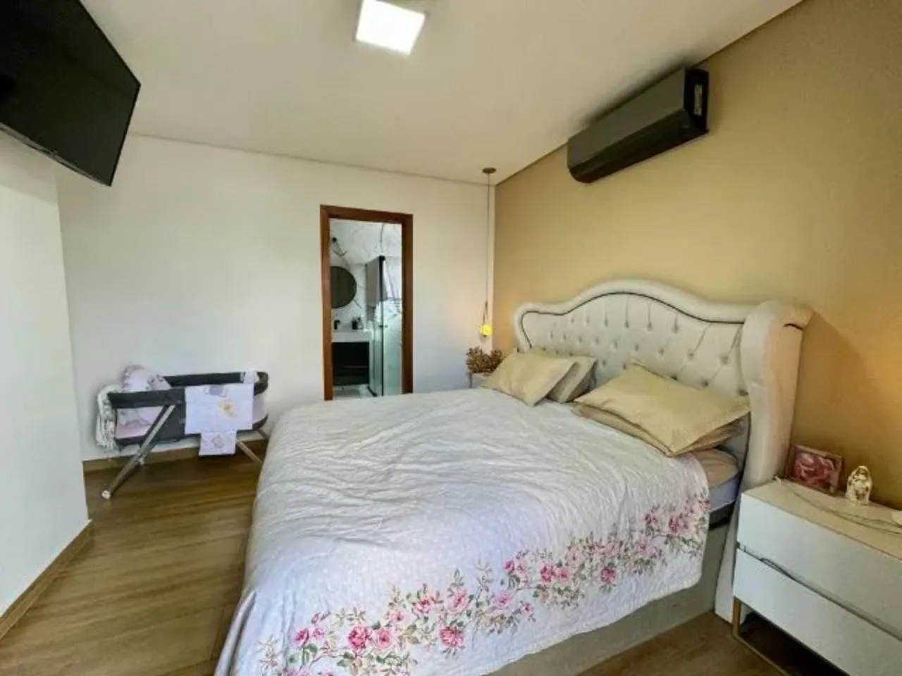 Imagem Casa em condomínio de luxo com 3 quartos e 4 vagas em Sorocaba-SP, Loteamento Dinorá Rosa. Confira!