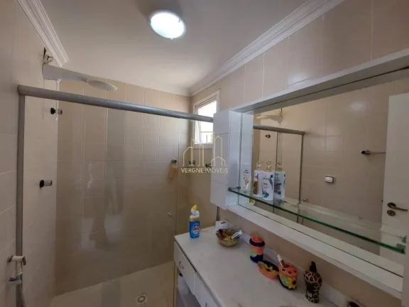 Imagem Casa de Luxo em Condomínio: 4 Quartos, 3 Suítes, 3 Salas em Piatã, Salvador-BA - 230m² de Pura Elegância e Conforto!