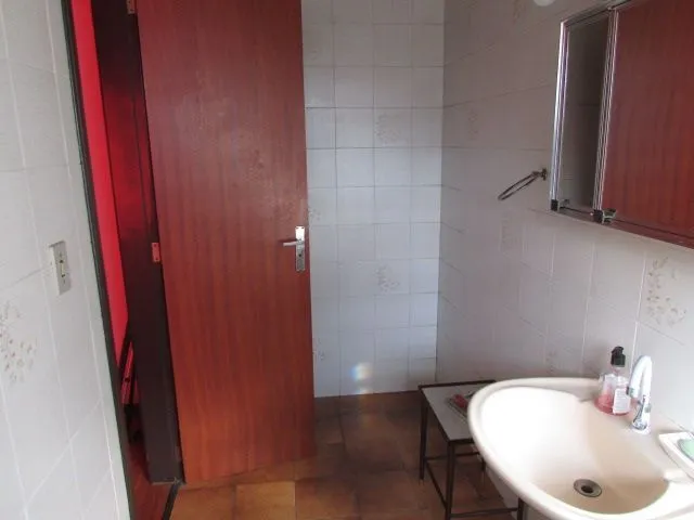 Imagem Casa térrea, com 3 dormitórios, 1 suíte, no bairro Nonoai.