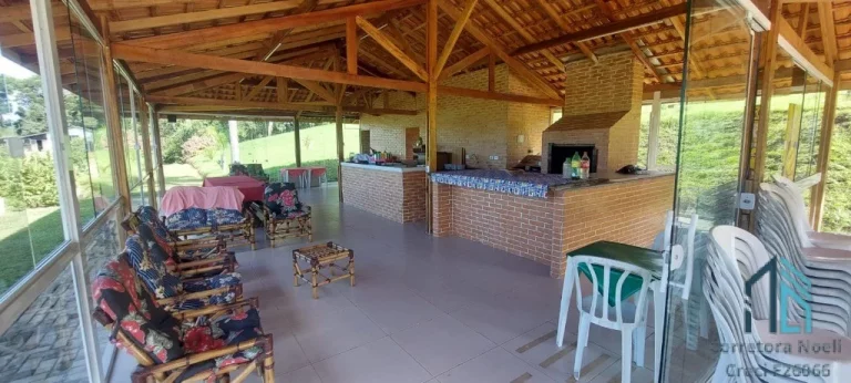 Imagem Chácara/Pousada a venda, 03 casas, 07 quartos, em ótima localização em São José dos Pinhais PR