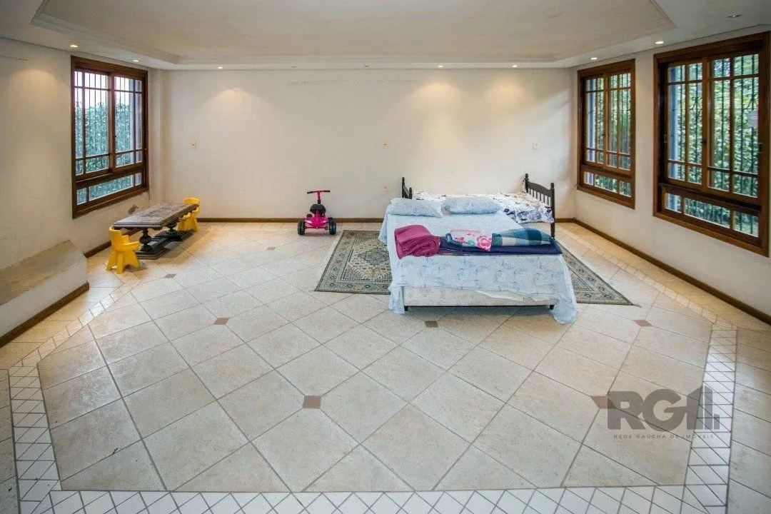 Imagem Sobrado com 6 suites, lareira, lavabo, pátio - Bairro Belém Velho
