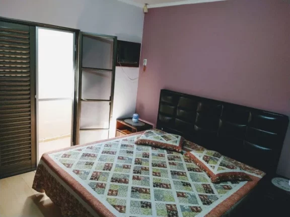 Imagem Casa em área nobre, 3 dormitórios com 1 suíte.
