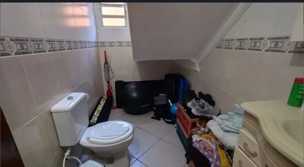 Imagem CASA COM 220,00 m² - GUILHERMINA - PRAIA GRANDE SP