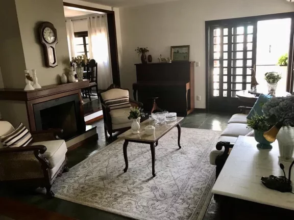 Imagem Casa para Venda em Concórdia, Centro, 4 dormitórios, 1 suíte, 3 banheiros