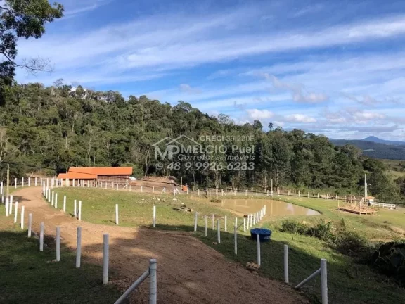 Imagem Propriedade rural de sítio e alto padrão com negócio de locação de cabanas. São 13 hectares escritura pública 05 cabanas 01 sede