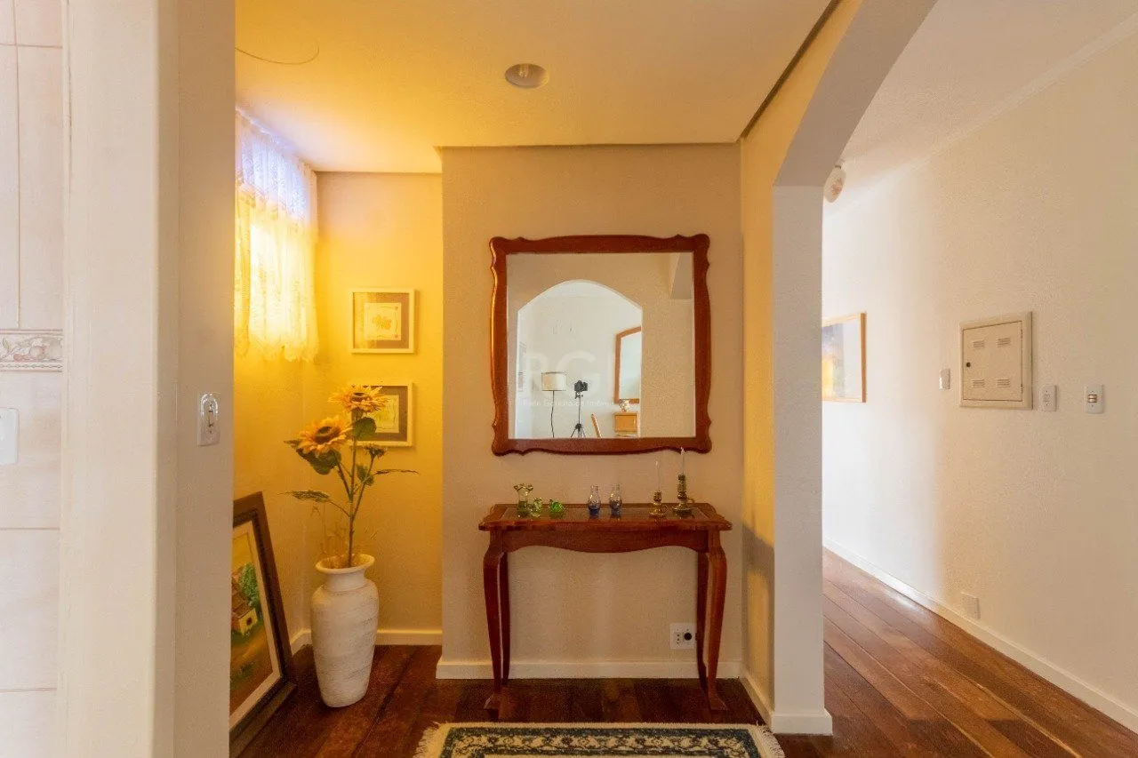Imagem Casa para Venda - 250m², 3 dormitórios, sendo 2 suites, Partenon