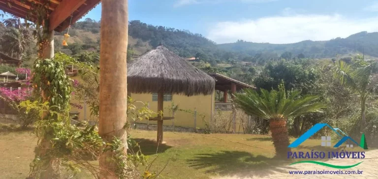 Imagem Viva em Grande Estilo: Casa com 5 Quartos e Piscina - Itapeva