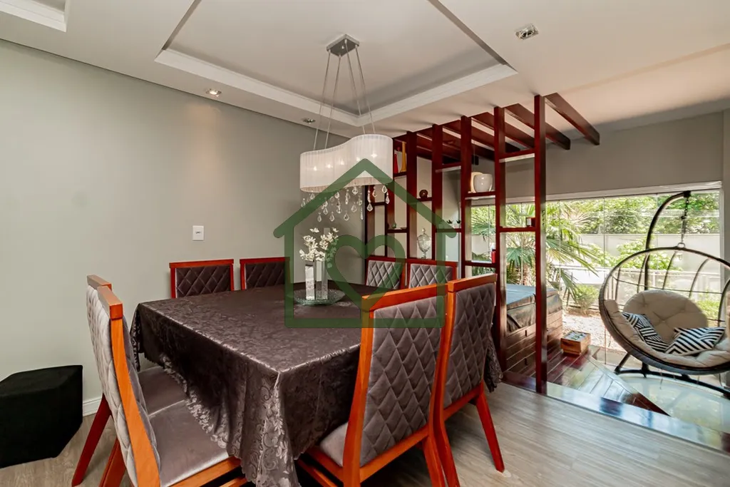 Imagem Casa em condomínio fechado, mobiliada, com 4 dormitórios e 4 vagas de garagem. 

Casa com 198m² e...