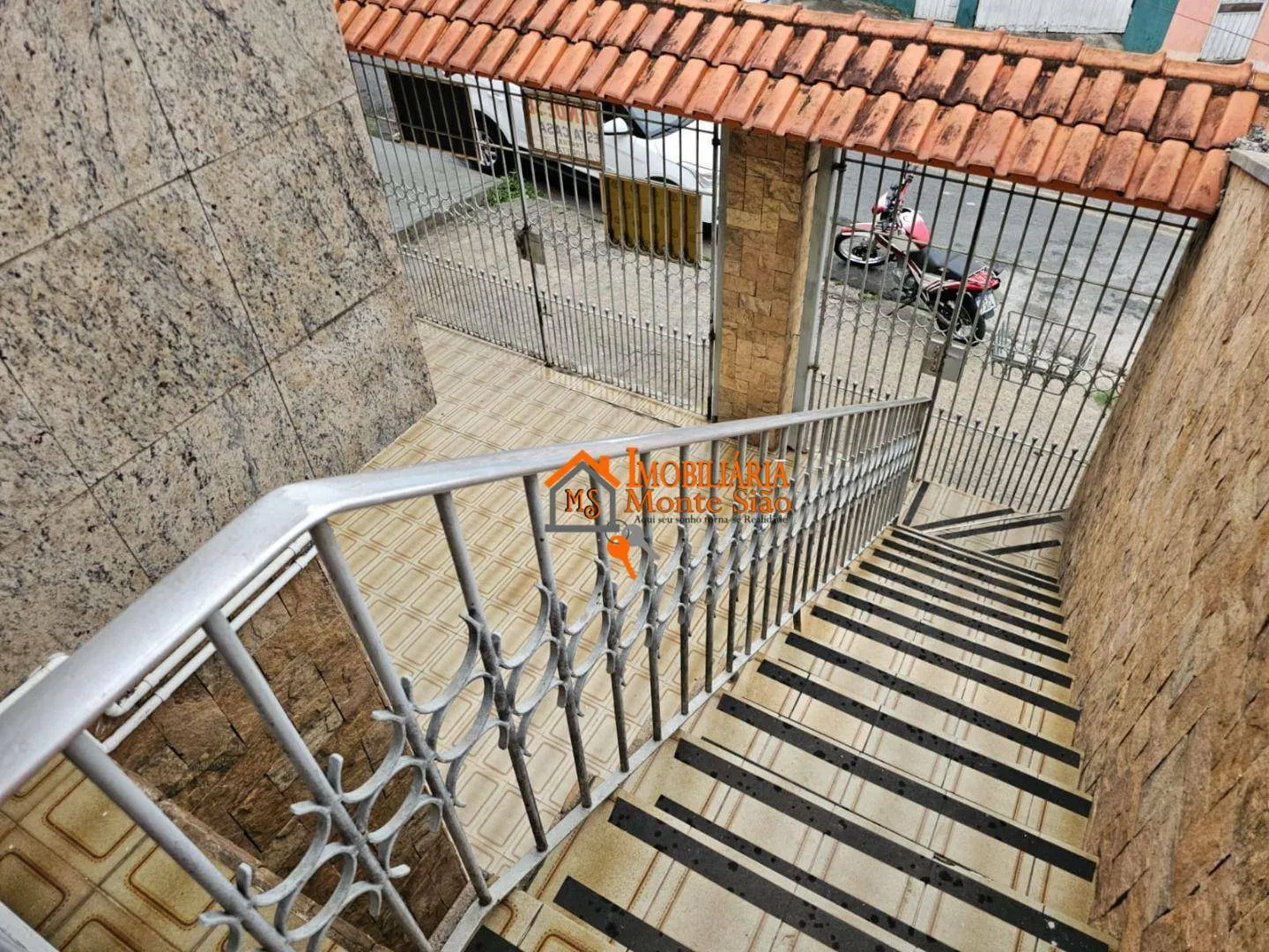Imagem Sobrado com 4 dormitórios à venda, 190 m² por R$ 650.000,00 - Jardim Rosana - Guarulhos/SP