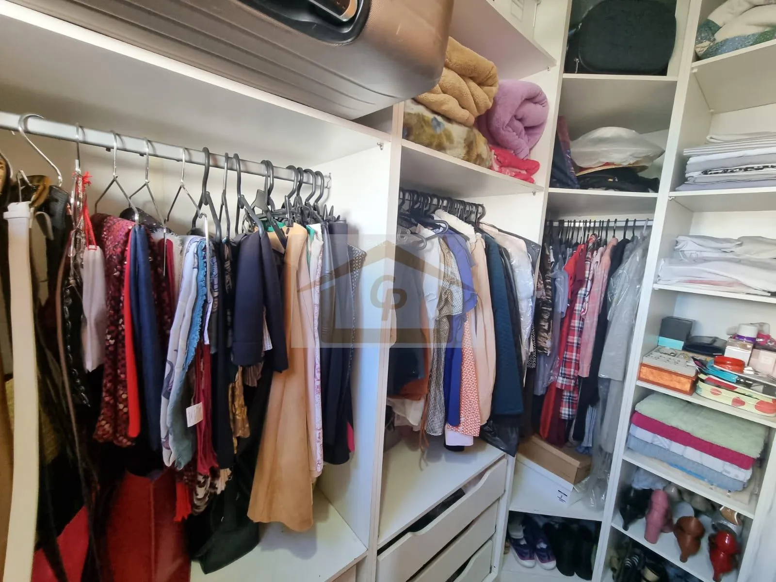 Imagem Casa Térrea, 3 quartos sendo um suíte, 2 vagas Clube Completo!!!