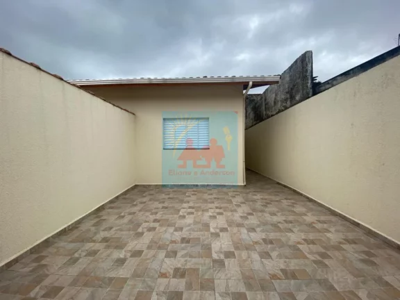 Imagem Casa com Piscina na Praia do Vera Cruz em Mongaguá, com churrasqueira!