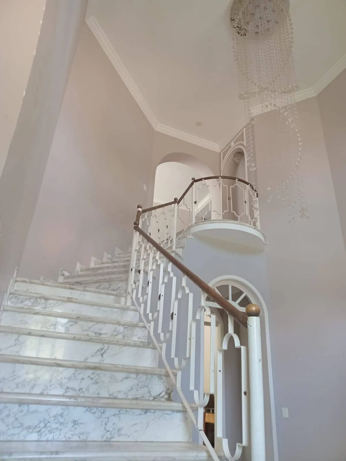 Imagem Casa dos Sonhos à Venda no Tamboré 1: Conforto, Lazer e Privacidade
