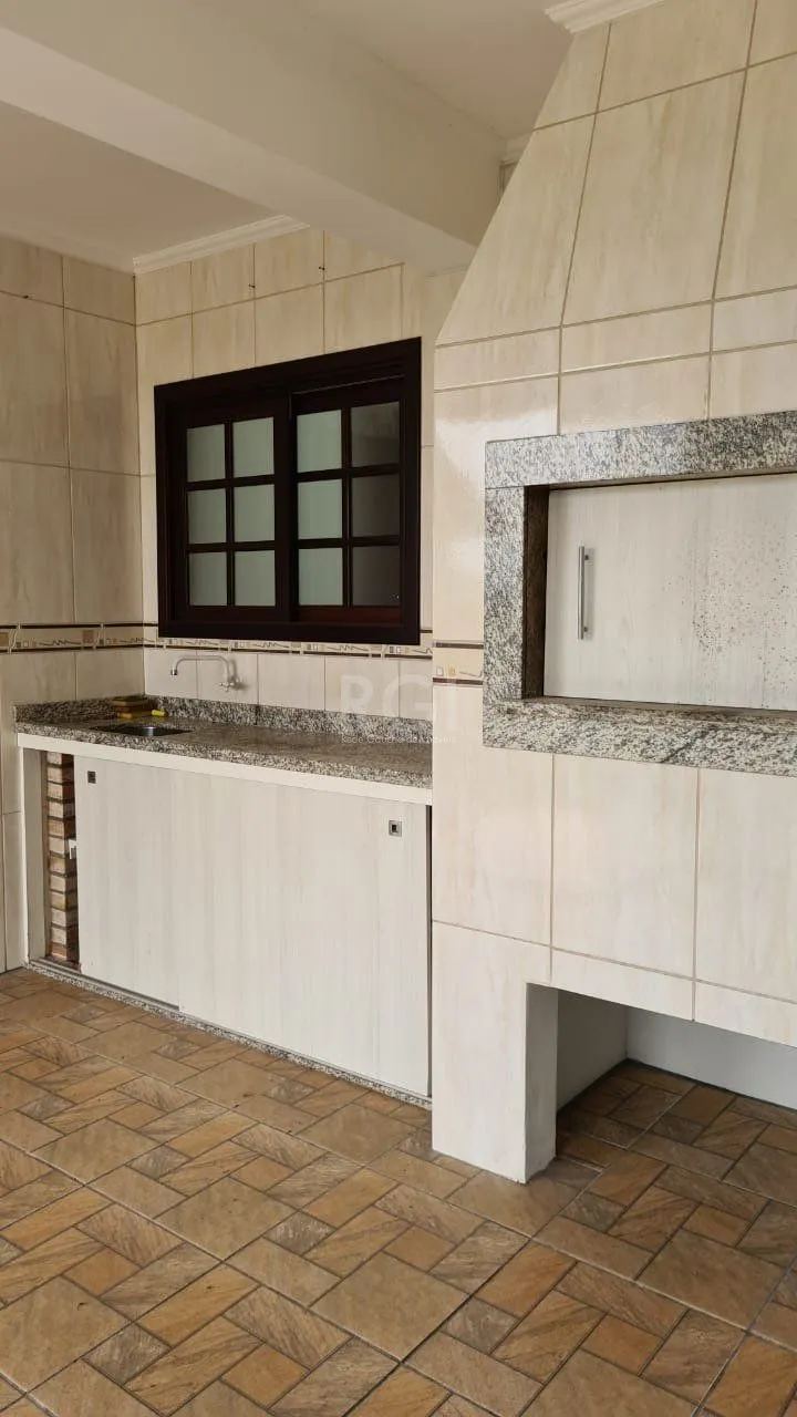 Imagem Sobrado para Venda - 200m², 3 dormitórios, sendo 1 suites, 3 vagas - Belém Novo