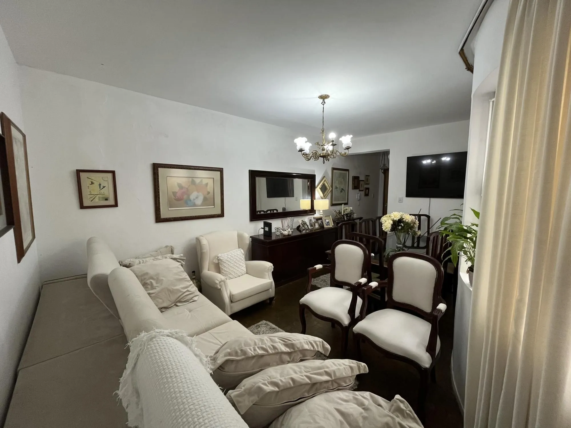 Imagem Apartamento de dois quartos no bairro Rio Branco em Porto Alegre