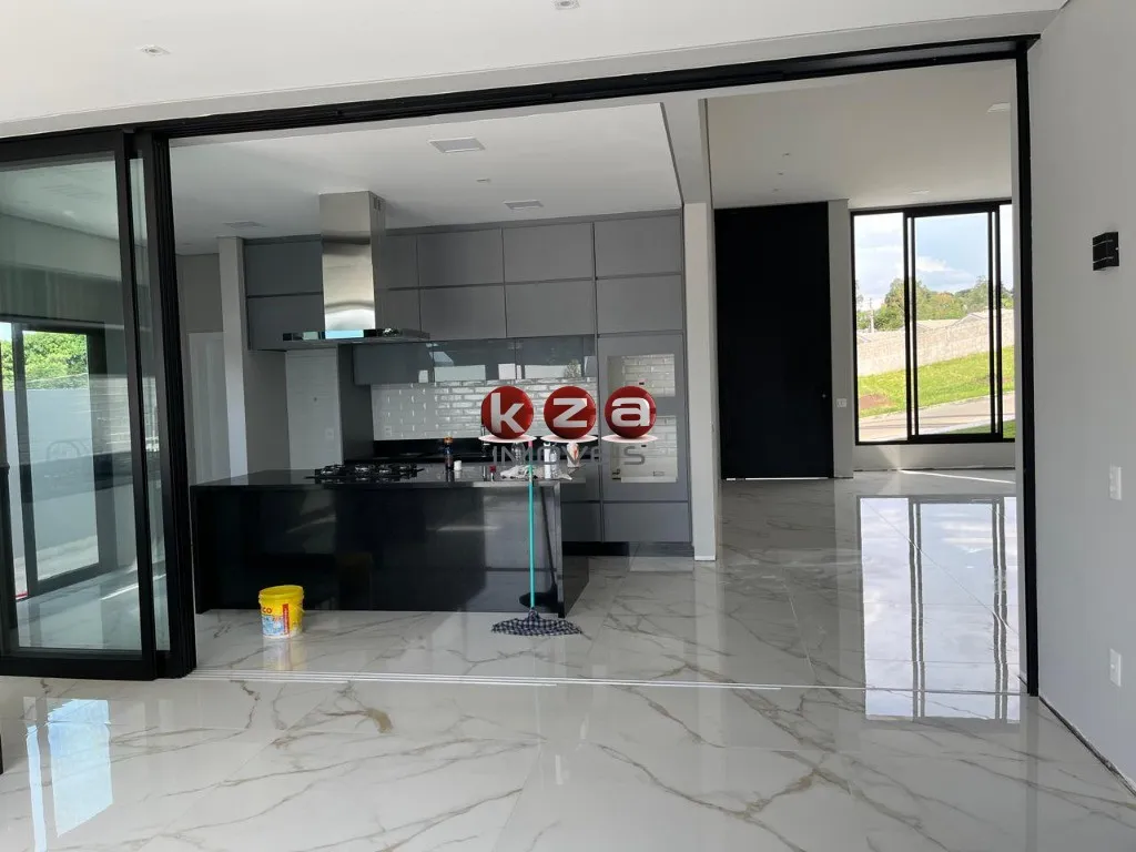 Imagem Imóvel de luxo: Casa em condomínio à venda em Vinhedo - SP, com 3 suítes, 4 salas e 310m² de área