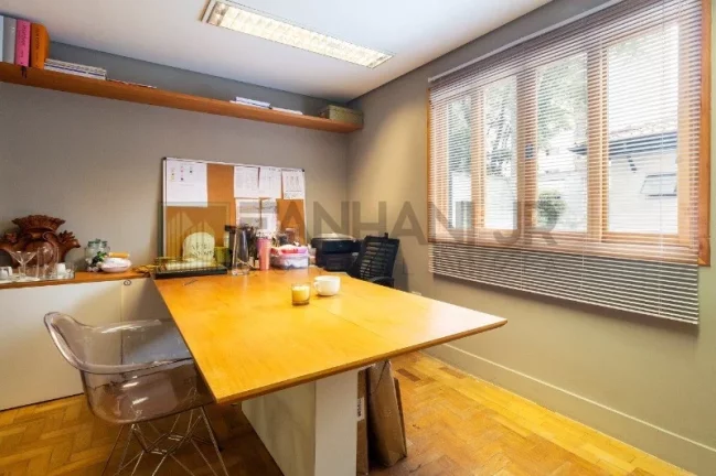 Imagem Casa comercial de alto padrão no Jardim América, São Paulo-SP: 5 quartos, 5 salas, 5 banheiros, 6 vagas - 380m². Confira!