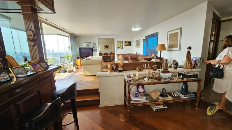 Imagem Apartamento de luxo na Vila Suzana, São Paulo-SP, com 4 suítes, 4 quartos, 3 vagas e 300m² de área. Venha conhecer!