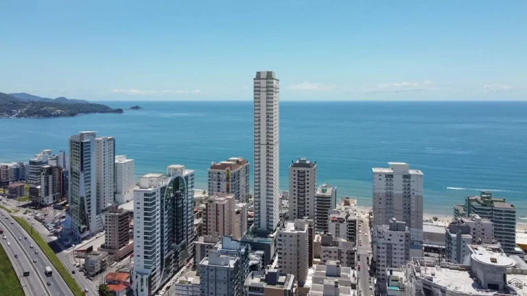 Imagem Apartamento à venda em Itapema, Meia Praia, com 4 quartos, 190m2
