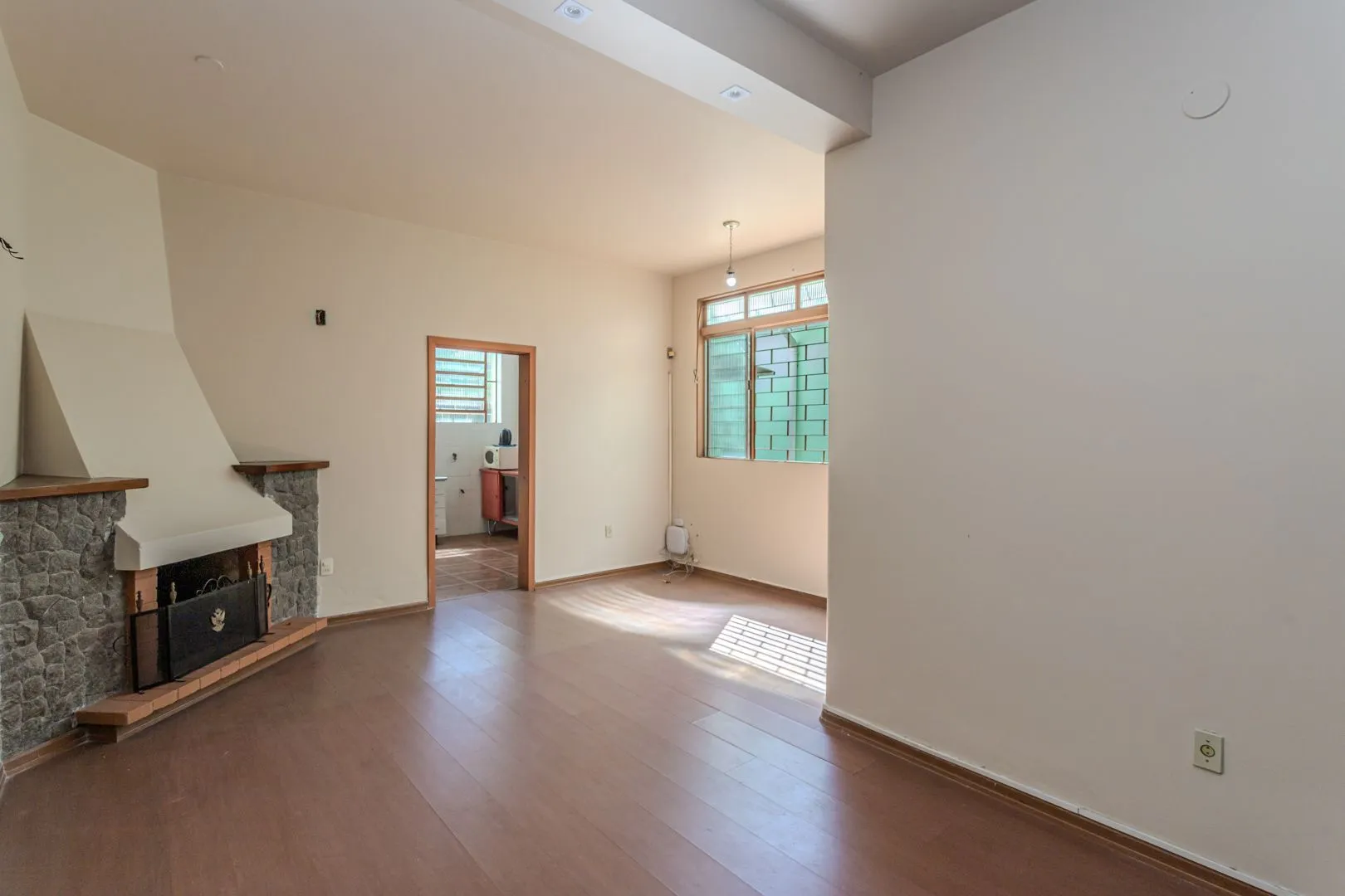 Imagem Casa sobrado no Partenon com 5 dormitórios e 4 vagas