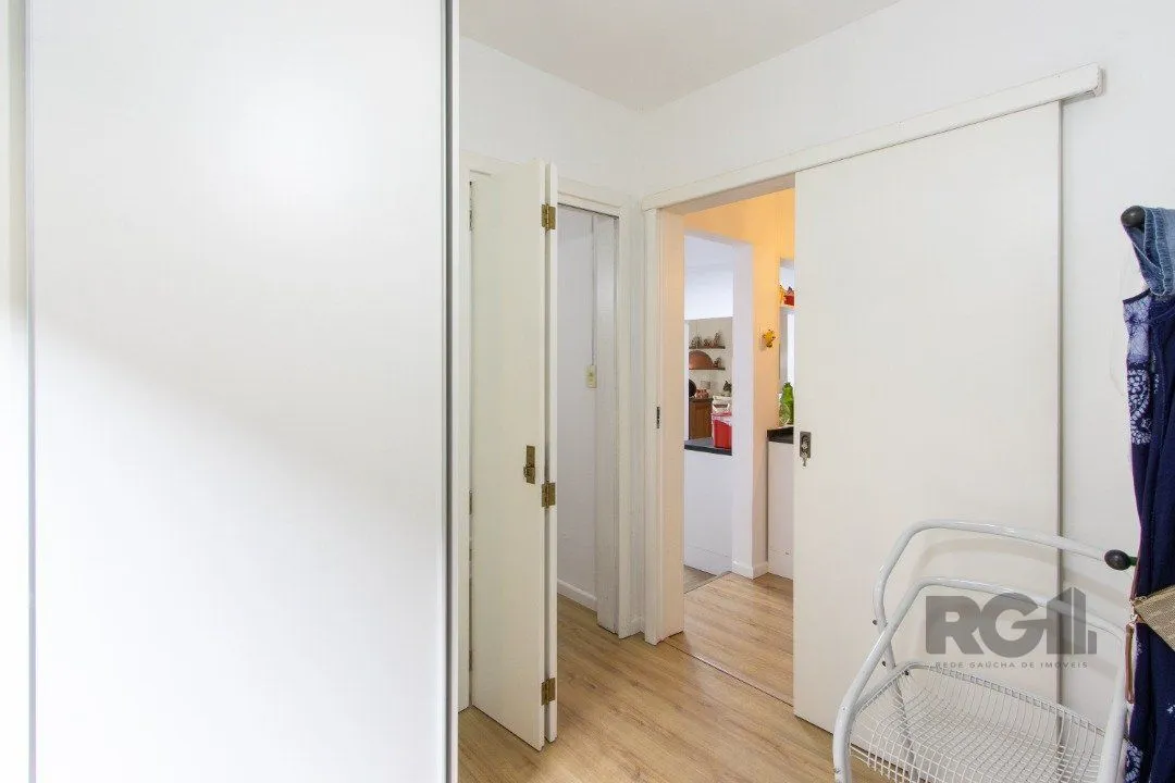 Imagem Casa térrea, 3 quartos, edícula, com 2 suites, pátio - Bairro Guarujá