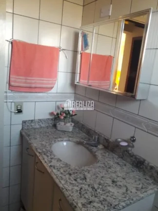 Imagem Apartamento de 2 dormitórios à venda no Condomínio Edifício Cerradão, bairro Mercês, em Uberaba - Completo e pronto para morar!
