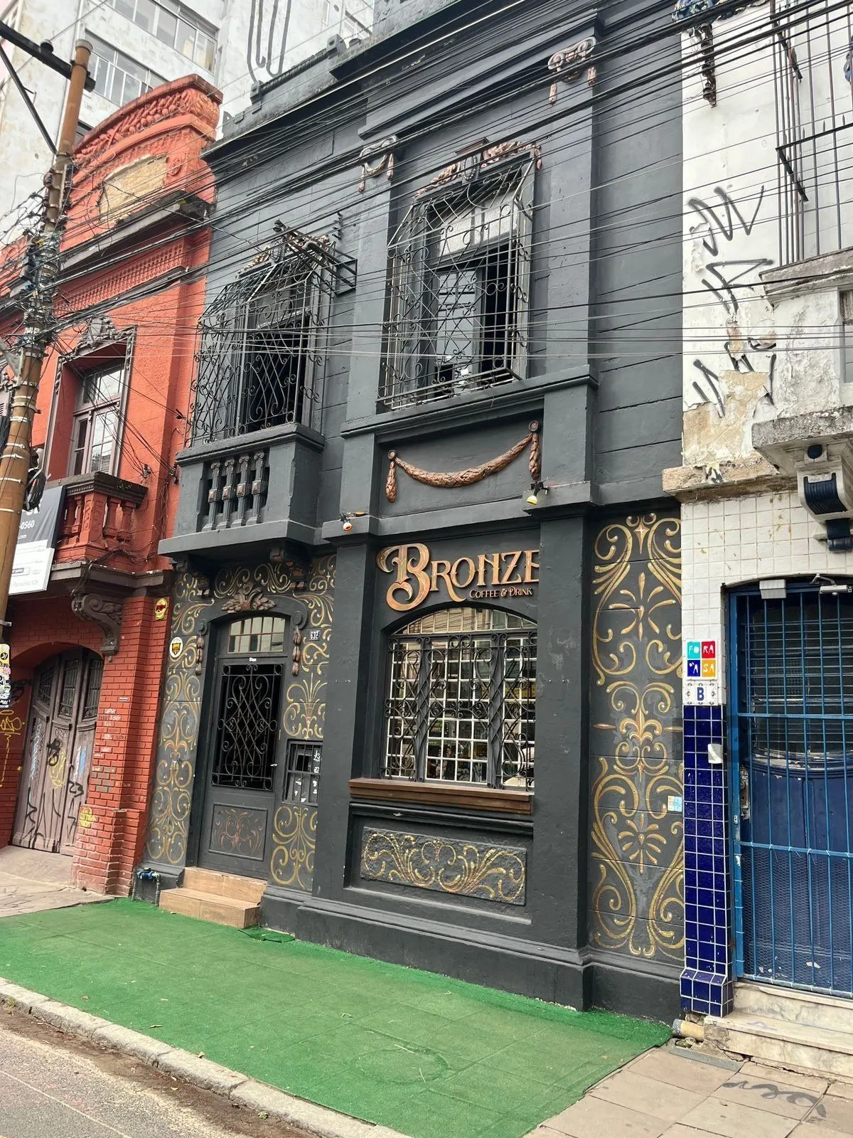 Imagem Casa para Venda - 242m², 3 dormitórios, 1 vaga - Cidade Baixa