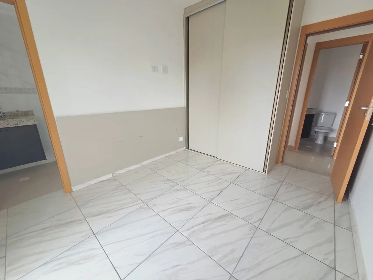 Imagem Apartamento para Venda em Praia Grande, Guilhermina, 2 dormitórios, 2 suítes, 1 banheiro, 1 vaga