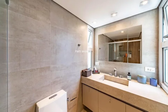 Imagem Apartamento à venda na Vila Nova Conceição com 3 quartos sendo 2 suítes, 2 salas, 3 banheiros, 2 vagas, 95m².