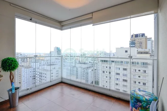 Imagem Apto duplex rico em iluminação natural, amplo living e lavabo. Possui 146m² muito bem distribuíd...