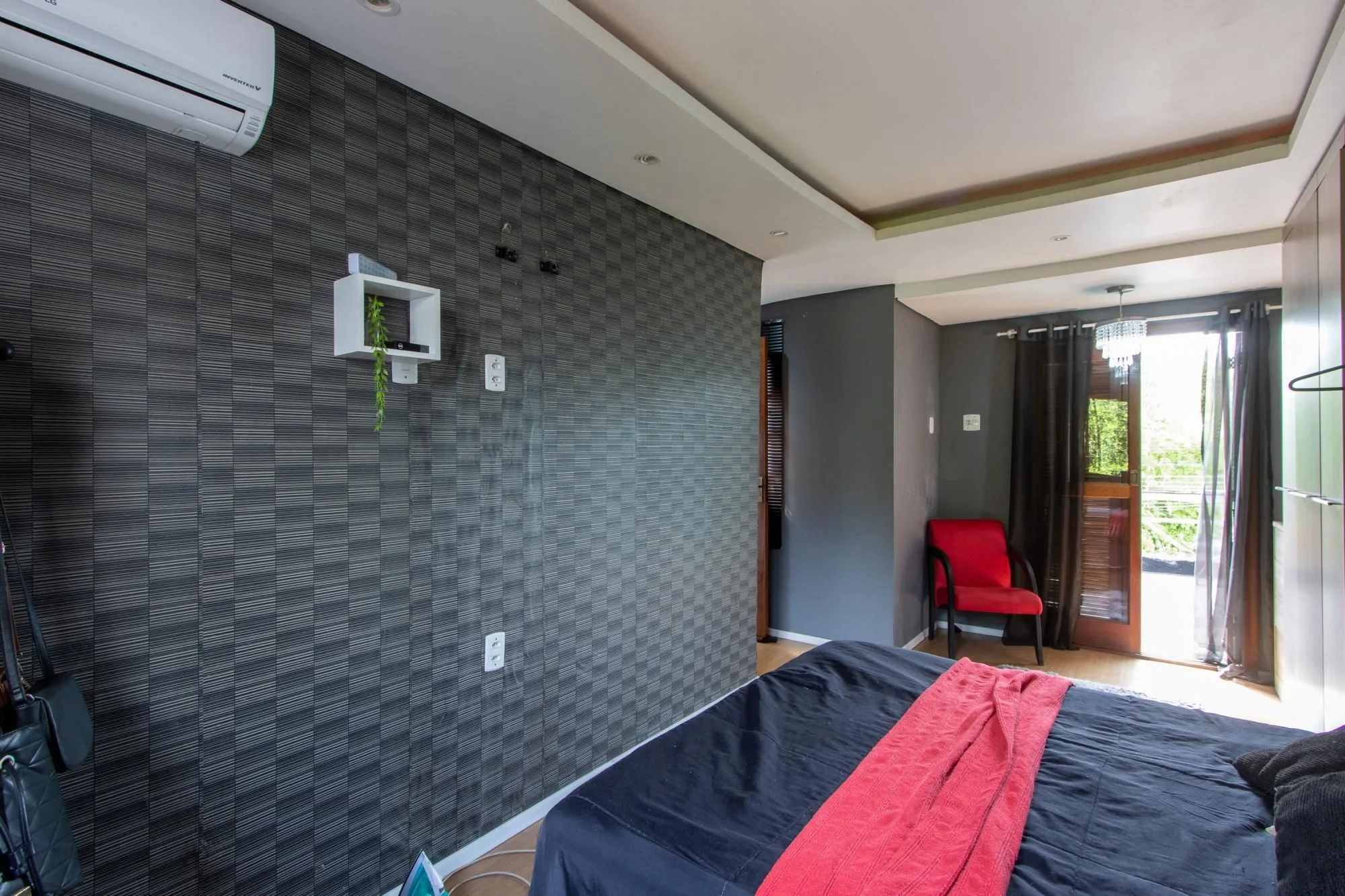 Imagem Casa/Sobrado 4 dormitórios com piscina