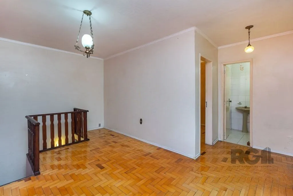 Imagem Casa de 4 dormitórios no bairro Camaquã