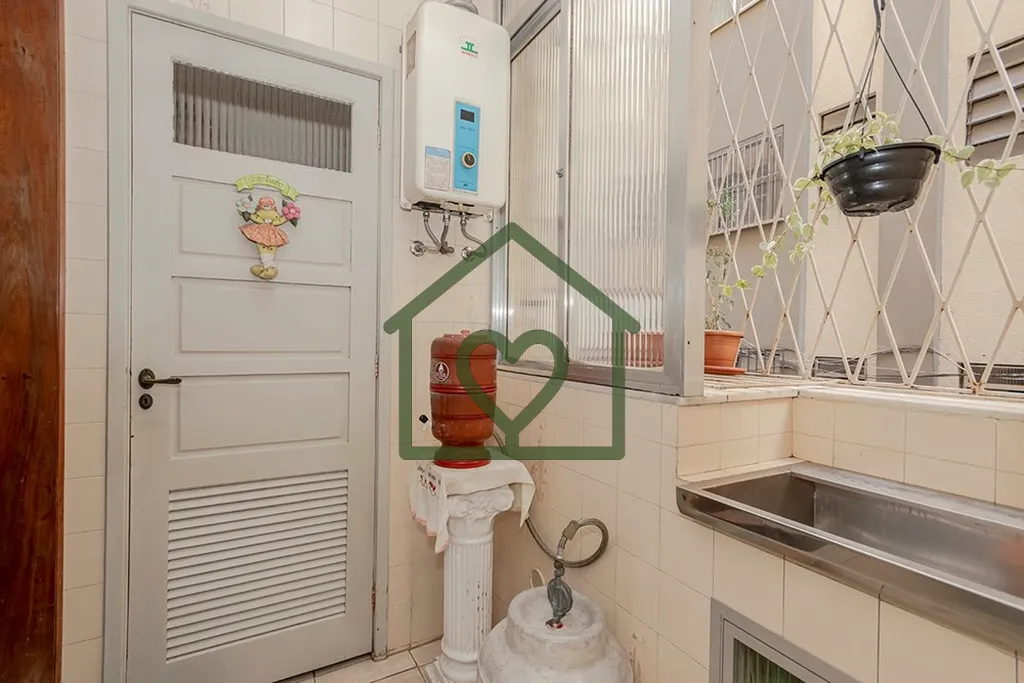 Imagem Descubra o encanto deste apartamento para venda, localizado em uma das regiões mais vibrantes de Po...