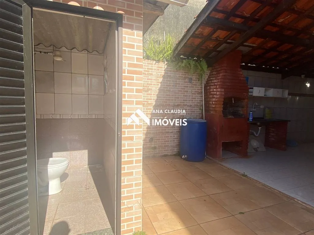 Imagem Casa a Venda Lote inteiro com picina.