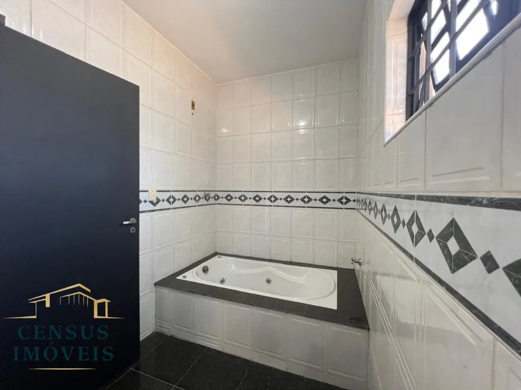 Foto do imóvel: Casa à venda em Vinhedo-SP, no bairro Altos do Morumbi: 3 quartos, 1 suíte, 3 salas, 4 banheiros, 6 vagas, 224 m². Confira agora! em Altos do Morumbi