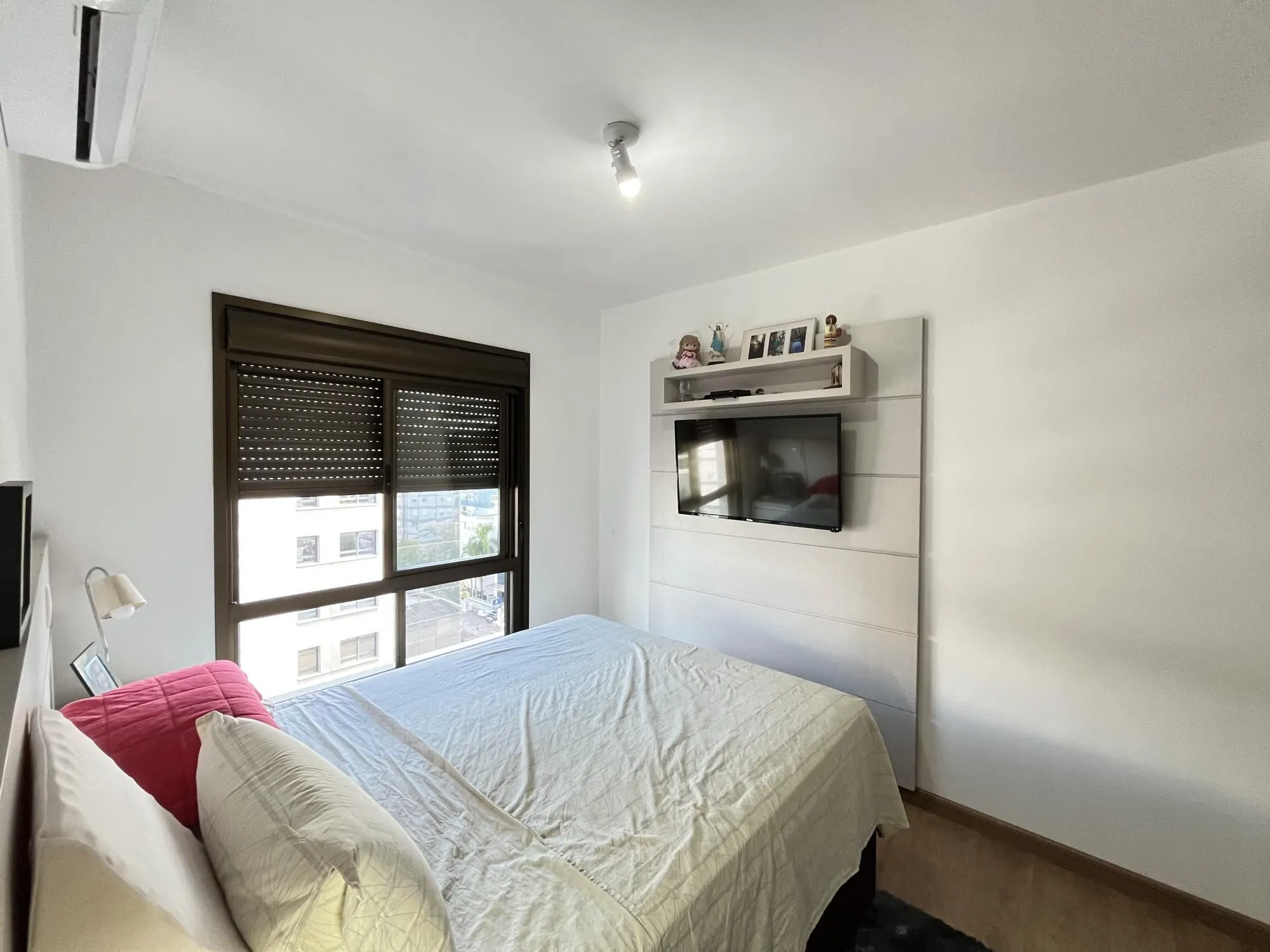 Imagem Apartamento de 3 quartos, suíte e 2 vagas de garagem no bairro Menino Deus POA