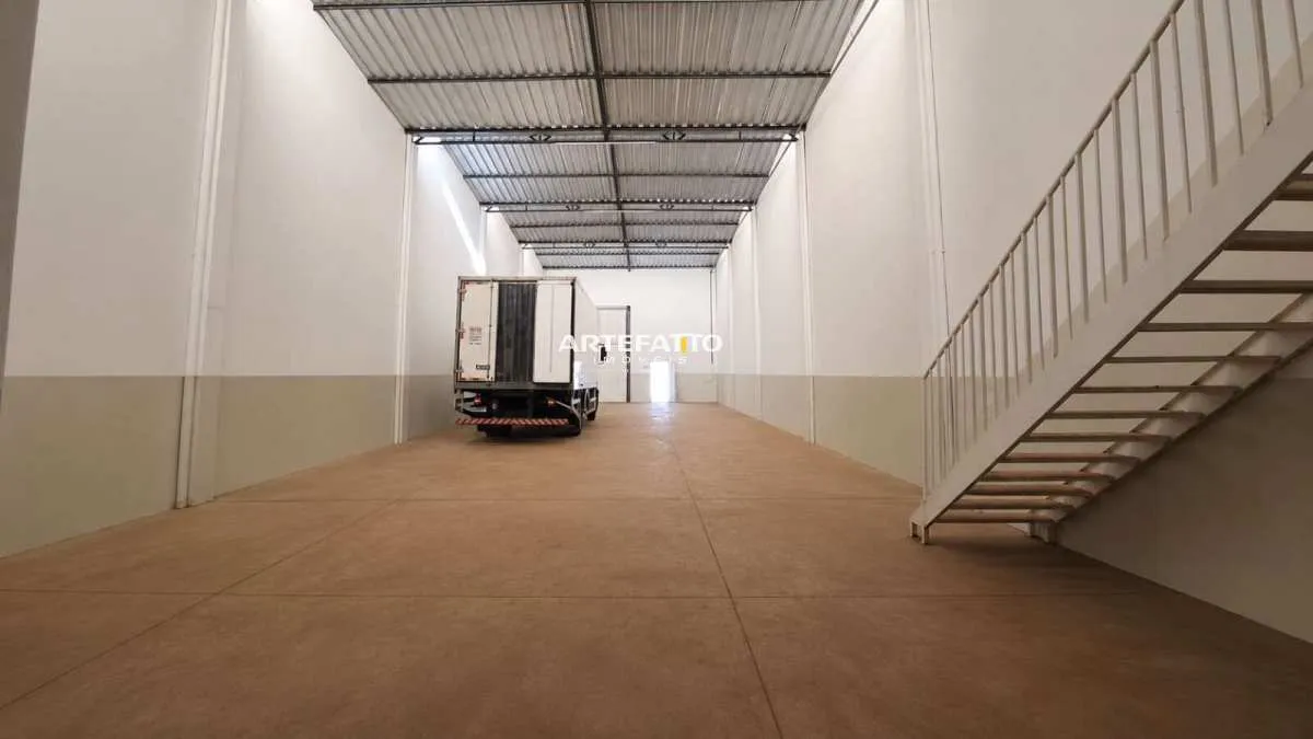 Imagem Barracão à venda em Franca, Parque Santa Hilda, 405m2
