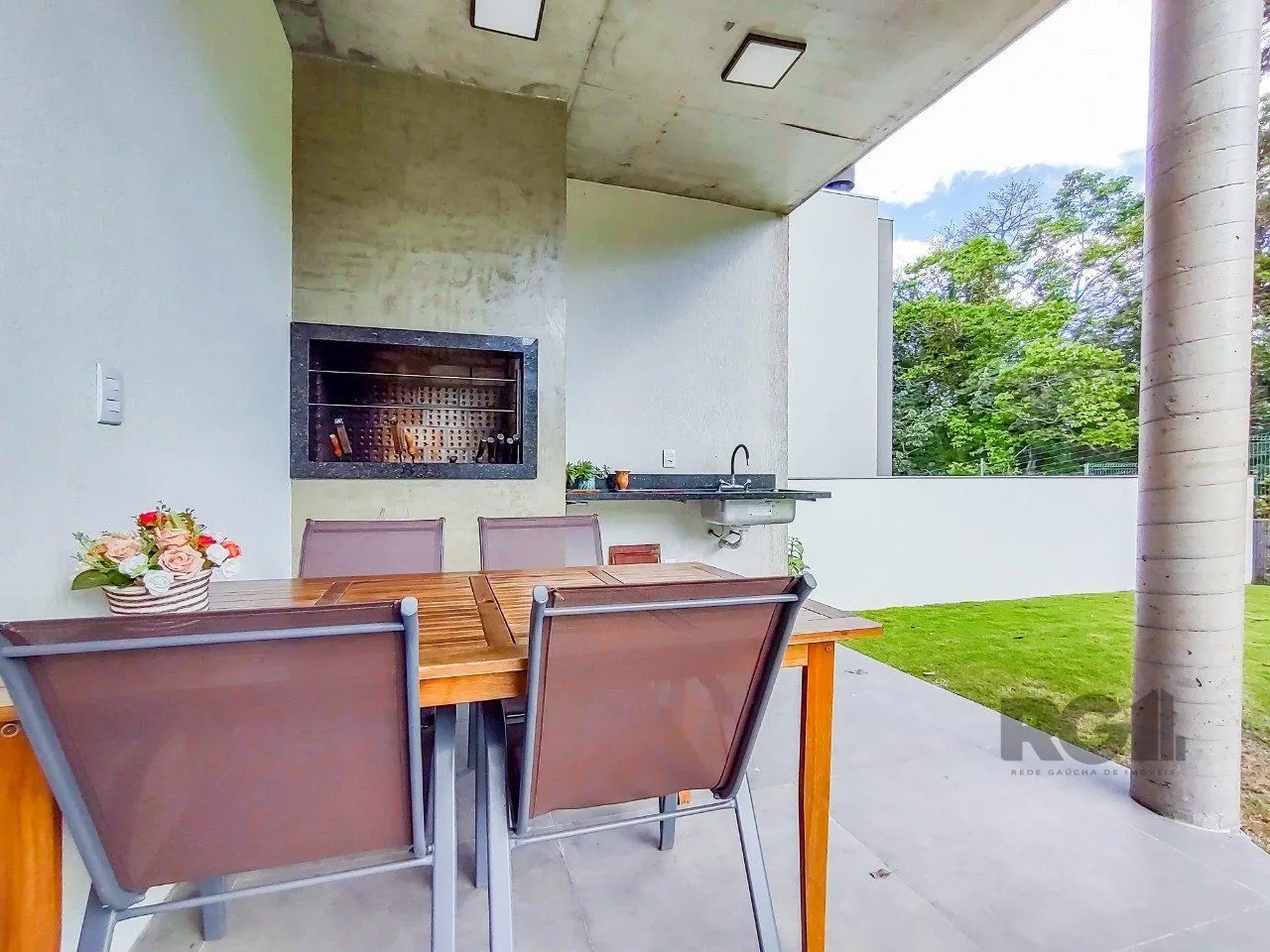 Imagem Casa com 284m² - em terreno de 566m² - Alphaville Porto Alegre