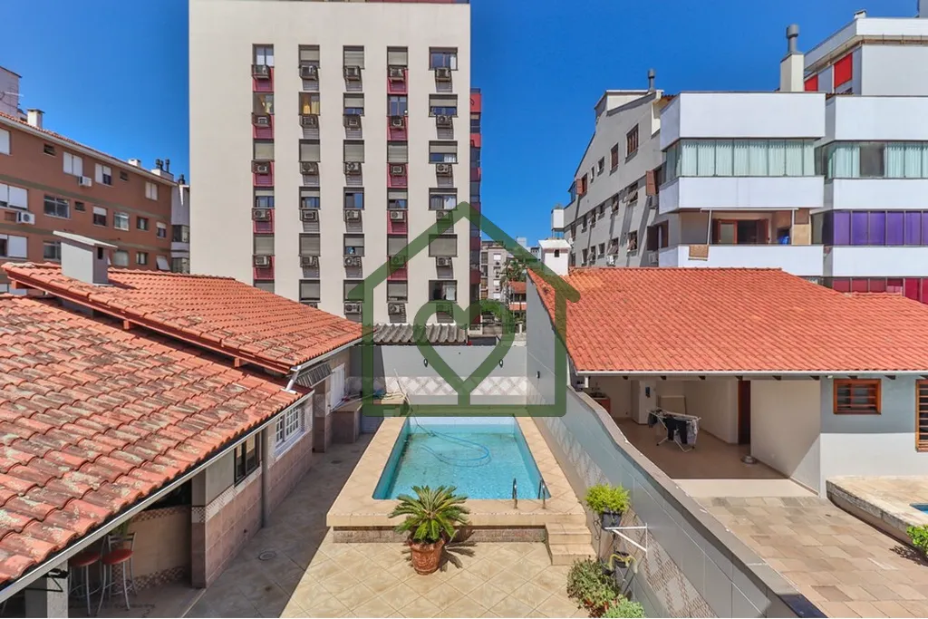 Imagem Casa de 325m2 de área privativa em terreno de 350m2 no bairro Jardim Lindóia, distribuída em dois...