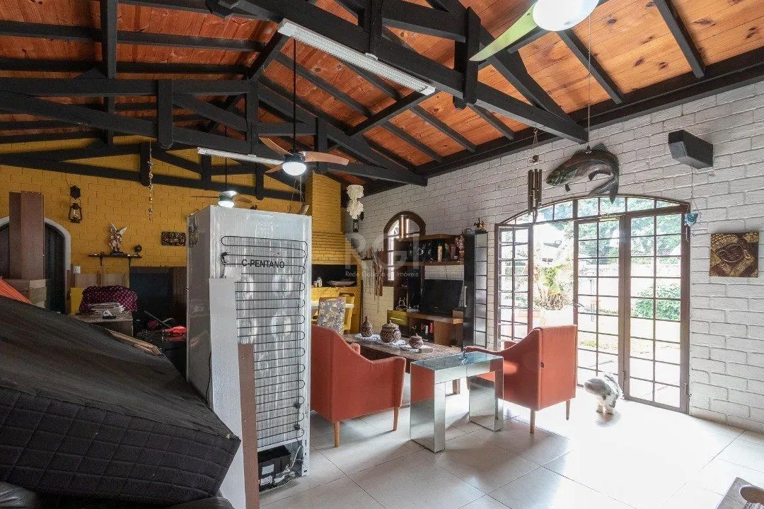 Imagem Casa para Venda - 380m², 3 dormitórios, sendo 1 suites, 3 vagas - Tristeza