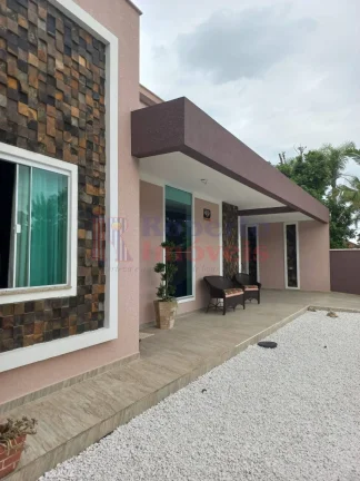 Linda Casa à Venda no Balneário Itapoá