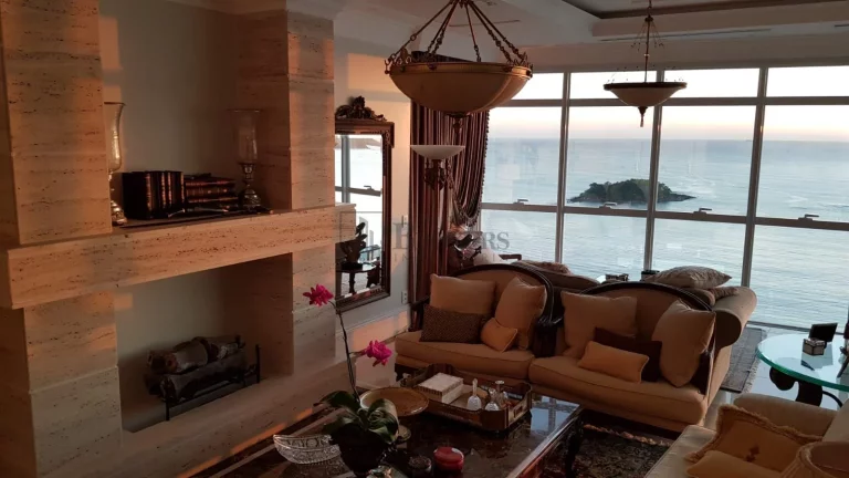 Imagem Apartamento alto padrão frente mar em Balneário Camboriú.