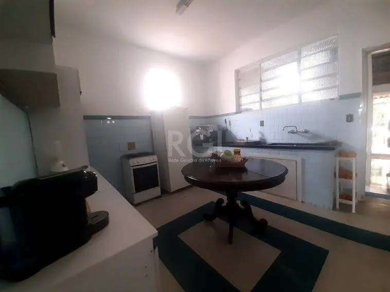 Imagem Casa para Venda - 243m², 3 dormitórios, 5 vagas - Medianeira